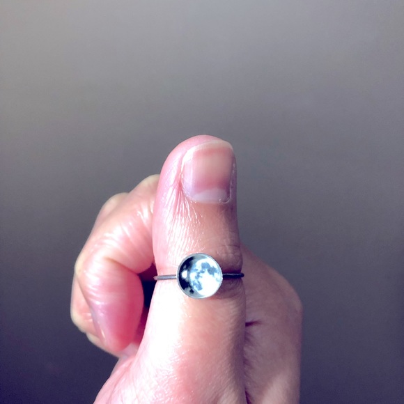 dainty sterling silver full moon ring - Picture 2 of 3